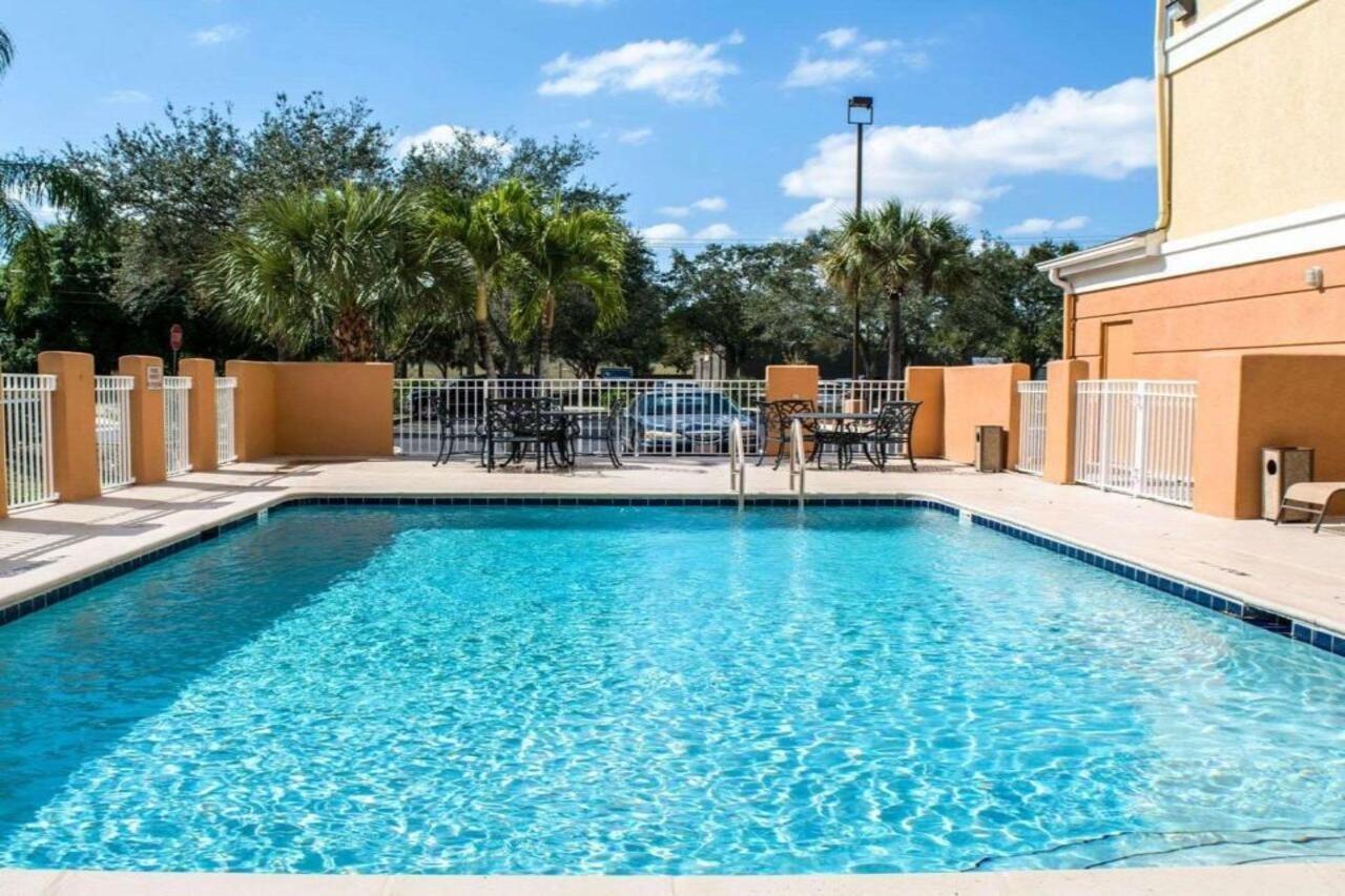 Comfort Inn Fort Myers Northeast Εξωτερικό φωτογραφία